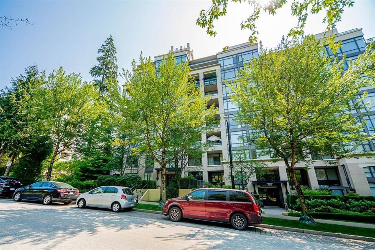 9300 University CRES #502, Burnaby, BC V5A 4X9