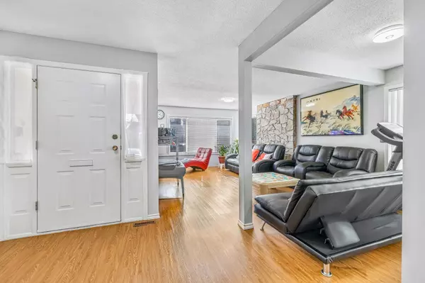 Surrey, BC V3R 1G5,15420 96 AVE