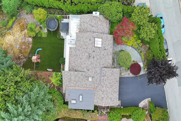 West Vancouver, BC V7V 3H8,3706 Southridge PL
