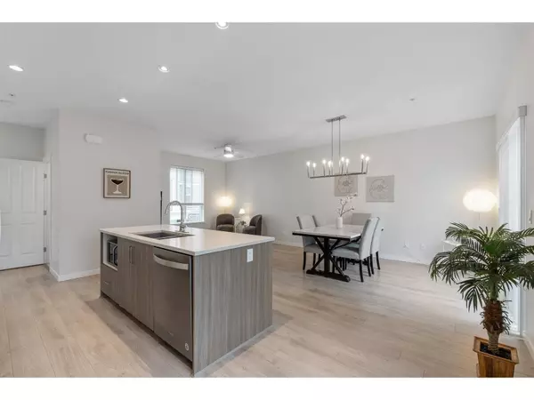 Langley, BC V3A 0K2,20723 Fraser HWY #18