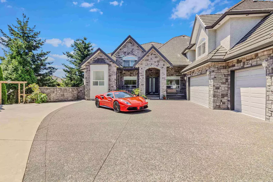 5733 W Kettle CRES, Surrey, BC V3S 8R6