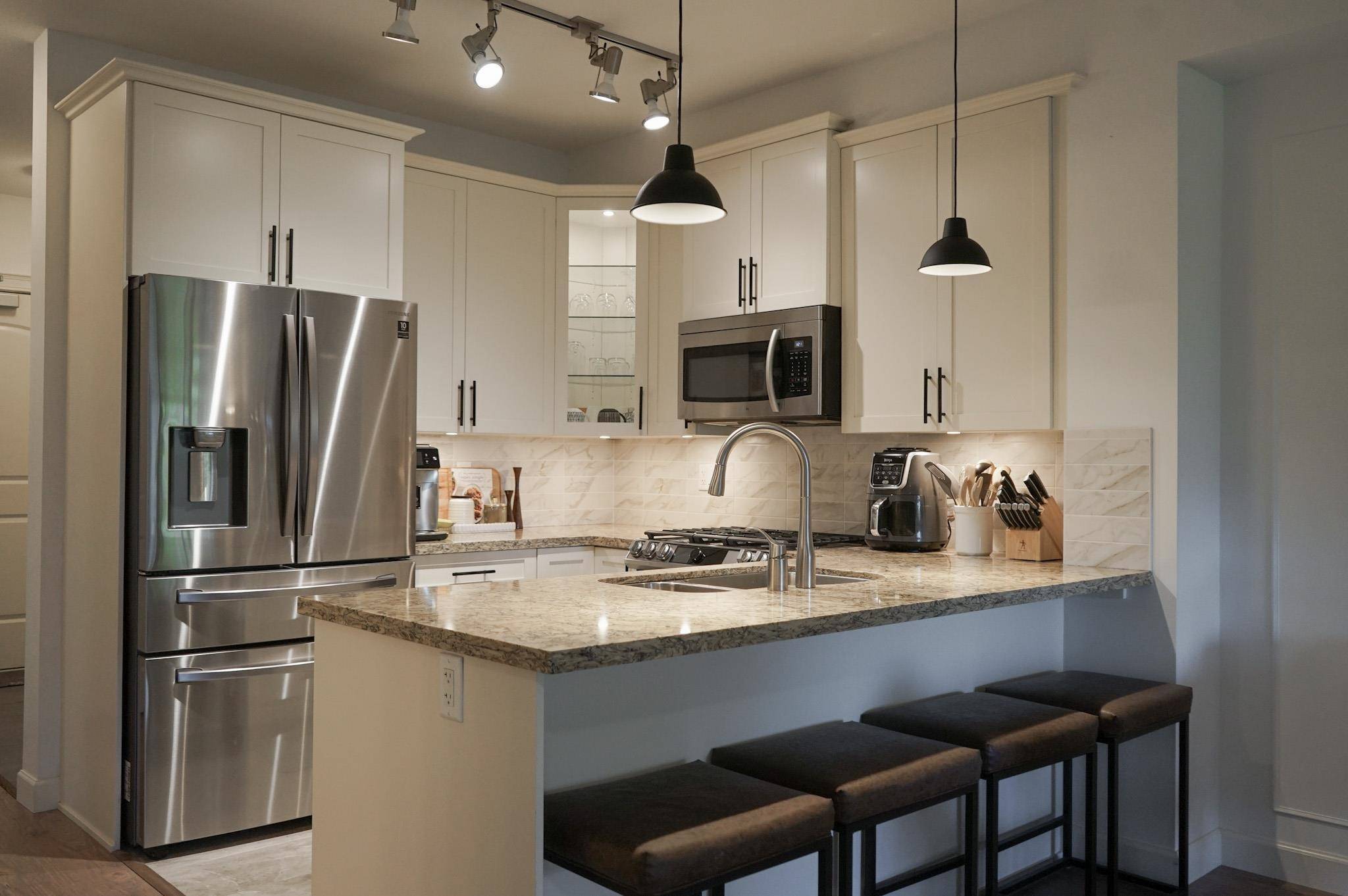 8558 202b ST #402, Langley, BC V2Y 3L4