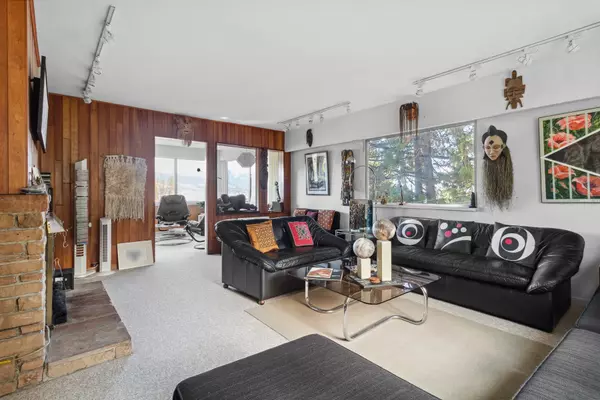 Vancouver, BC V6R 1R4,4557 W 4th AVE