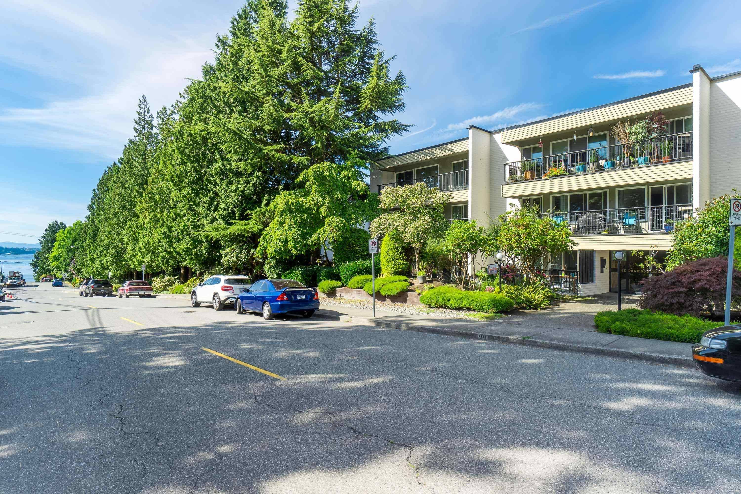 White Rock, BC V4A 6Y8,1351 Martin ST #103