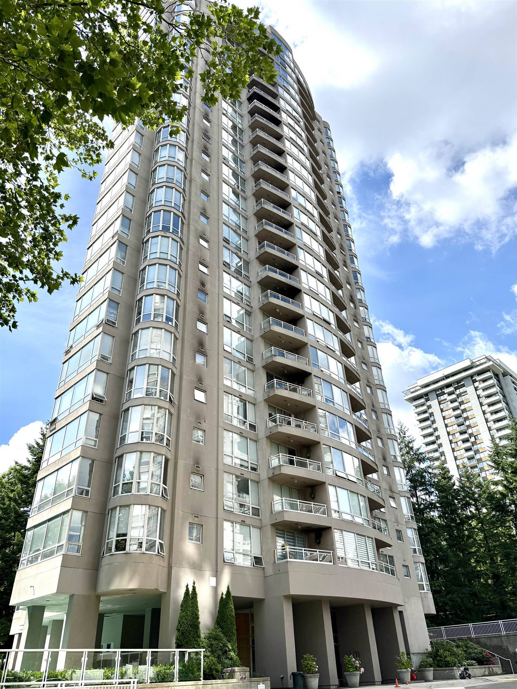 9603 Manchester DR #505, Burnaby, BC V3N 4Y7