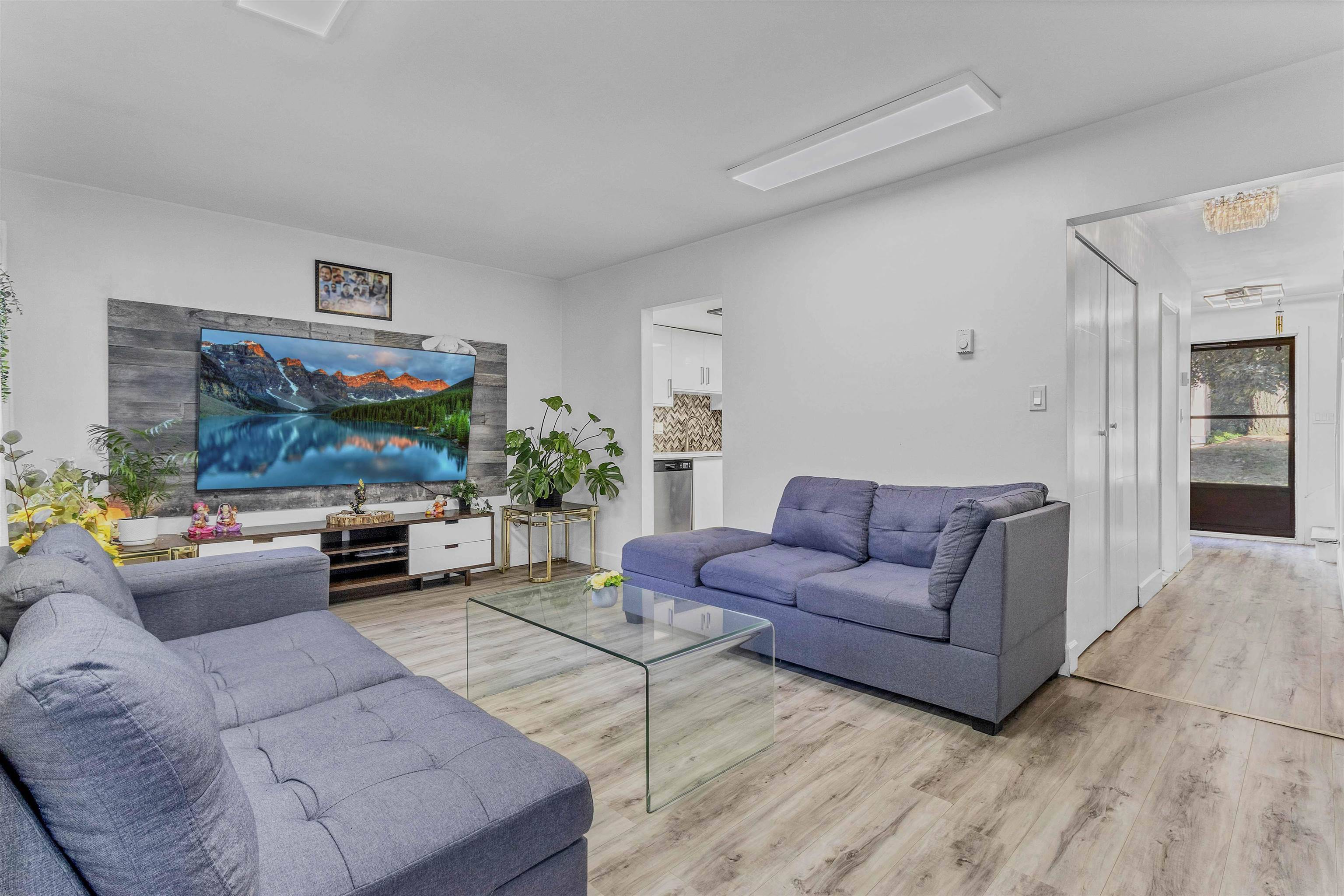 3015 Trethewey ST #8, Abbotsford, BC V2T 3R4