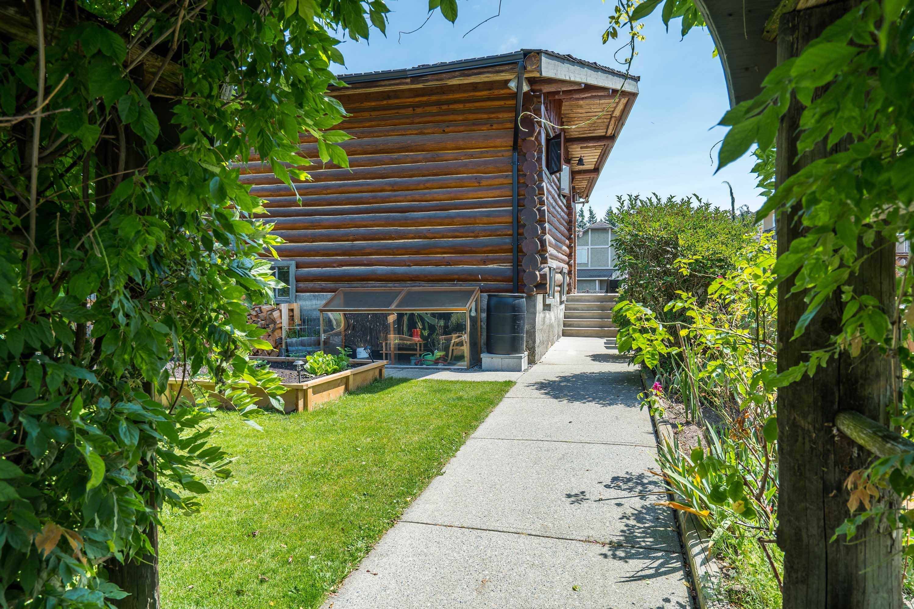 Abbotsford, BC V4X 1H4,2716 Cambie ST