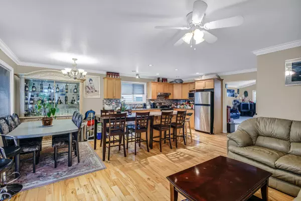 46205 Stoneview DR Chilliwack, BC V2R 5W8