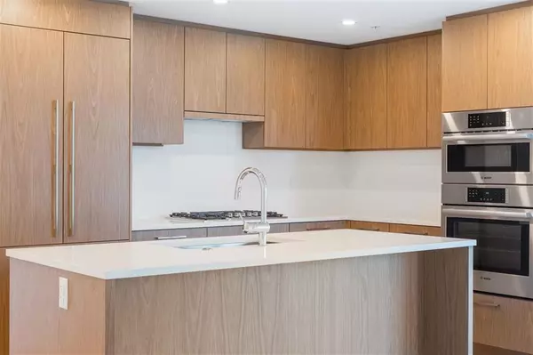 4988 Cambie ST #306 Vancouver, BC V5Z 2Z5