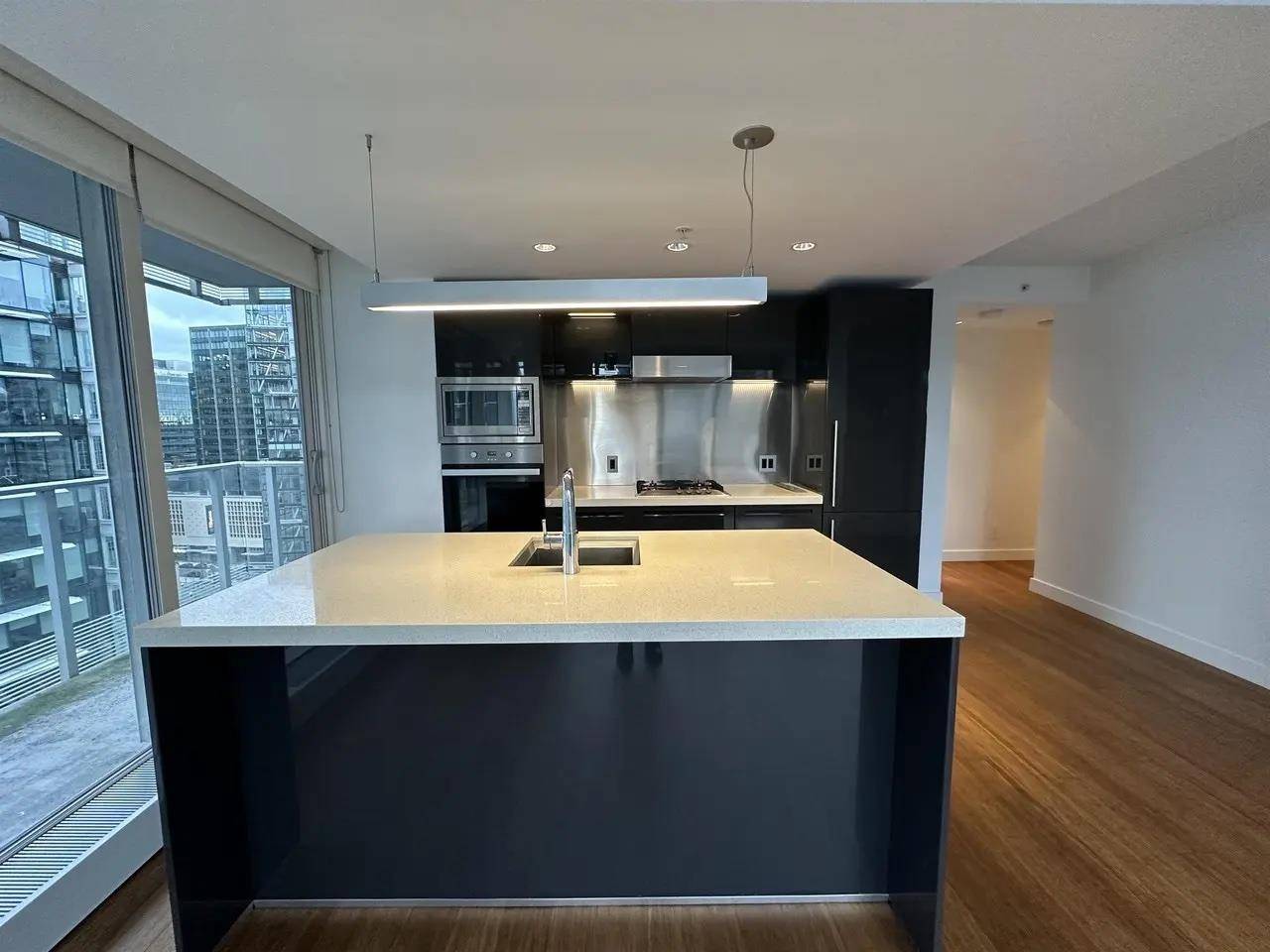 Vancouver, BC V6B 0M6,777 Richards ST #2006