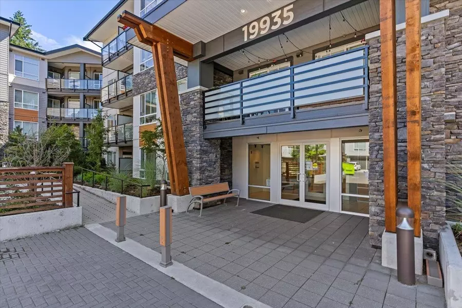 19935 75a AVE #204, Langley, BC V2Y 4L6