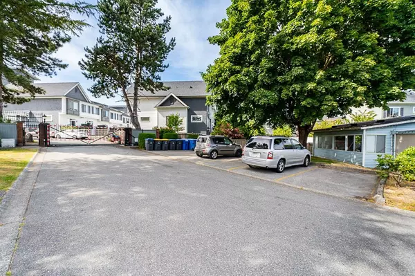Surrey, BC V3W 5B5,8078 King George BLVD #1