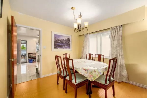 Burnaby, BC V5J 2M2,5679 Clinton ST