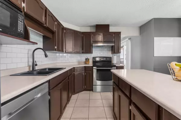 5674 Kathleen DR Chilliwack, BC V2R 3J5