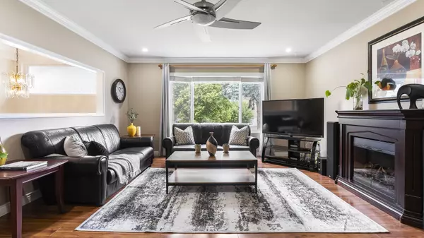 Surrey, BC V3S 5E1,14409 Chartwell DR
