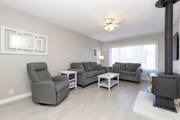 Maple Ridge, BC V2X 4T3,12437 202 ST
