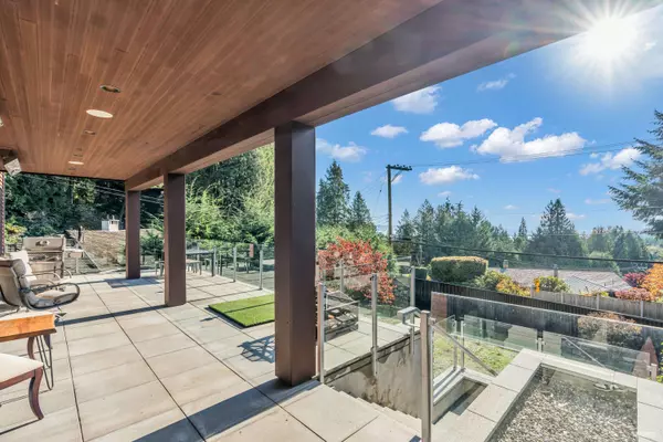 West Vancouver, BC V7W 1G5,4742 Caulfeild DR