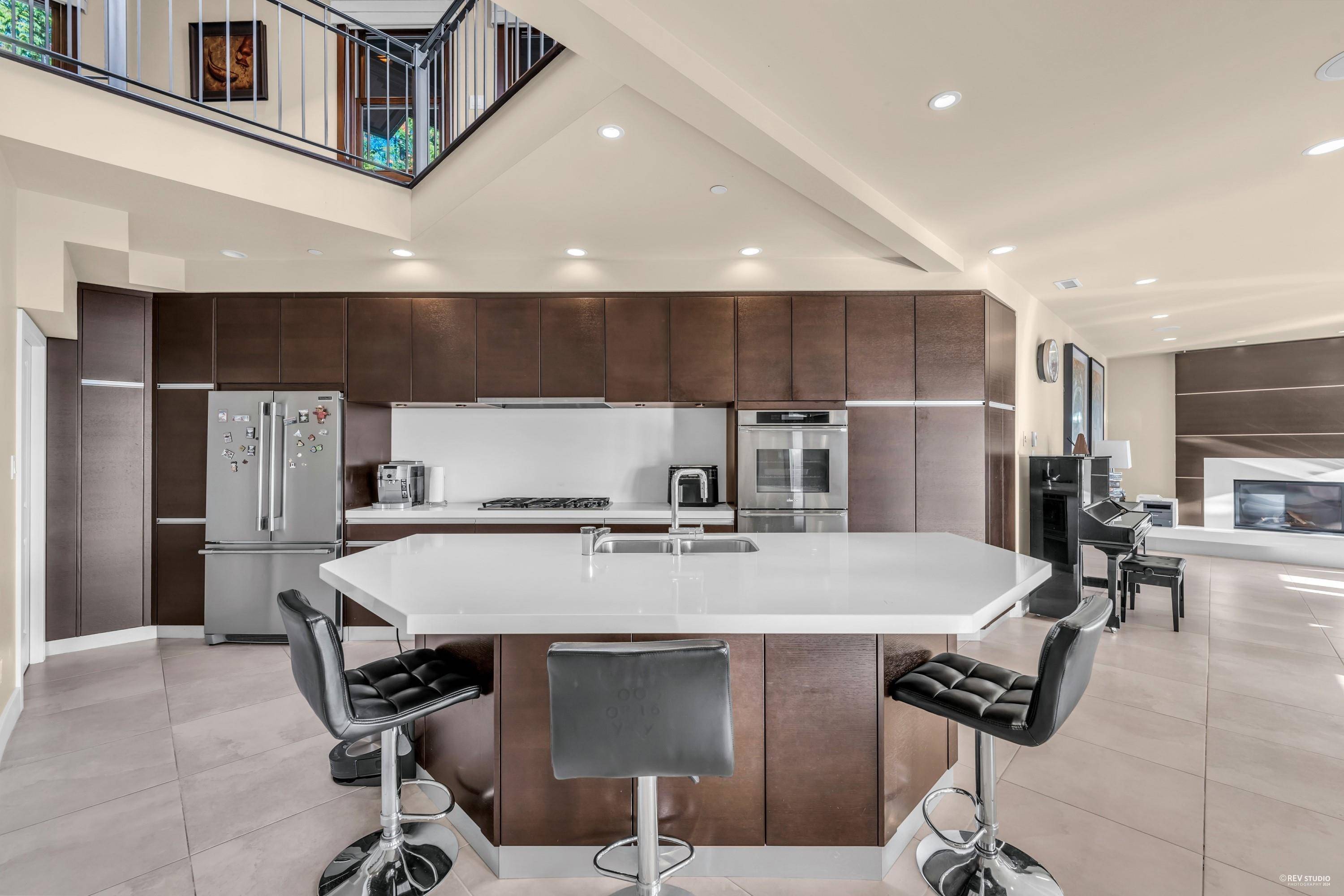 4742 Caulfeild DR West Vancouver, BC V7W 1G5