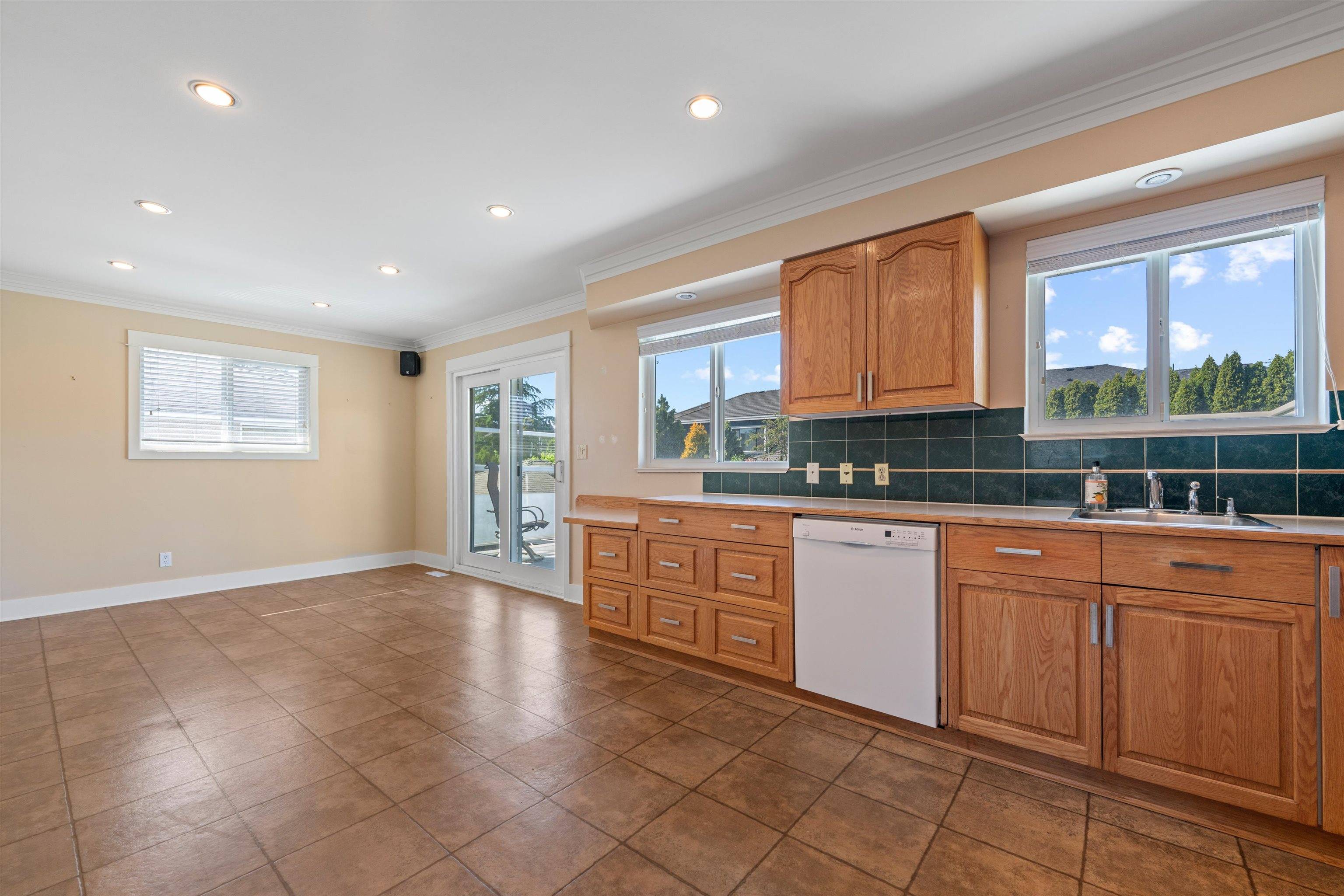 Richmond, BC V7E 1A4,3611 Barmond AVE