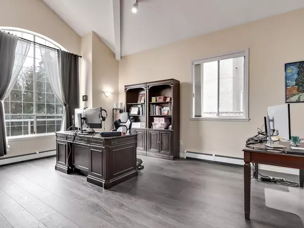 Coquitlam, BC V3K 6P4,305 Sorrento PL