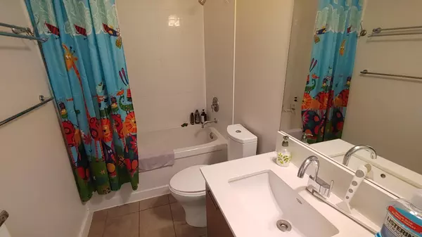 North Vancouver, BC V7P 0B3,1182 W 16th ST #209