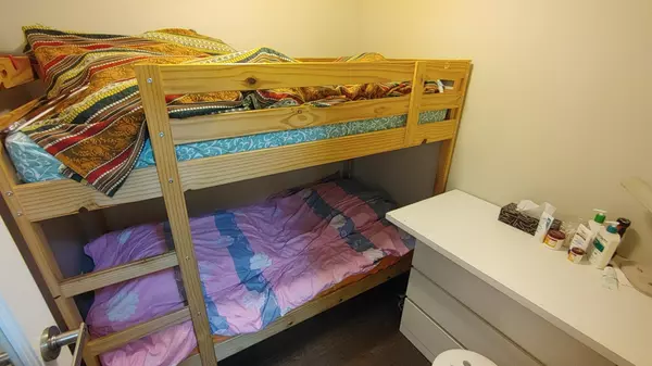 North Vancouver, BC V7P 0B3,1182 W 16th ST #209