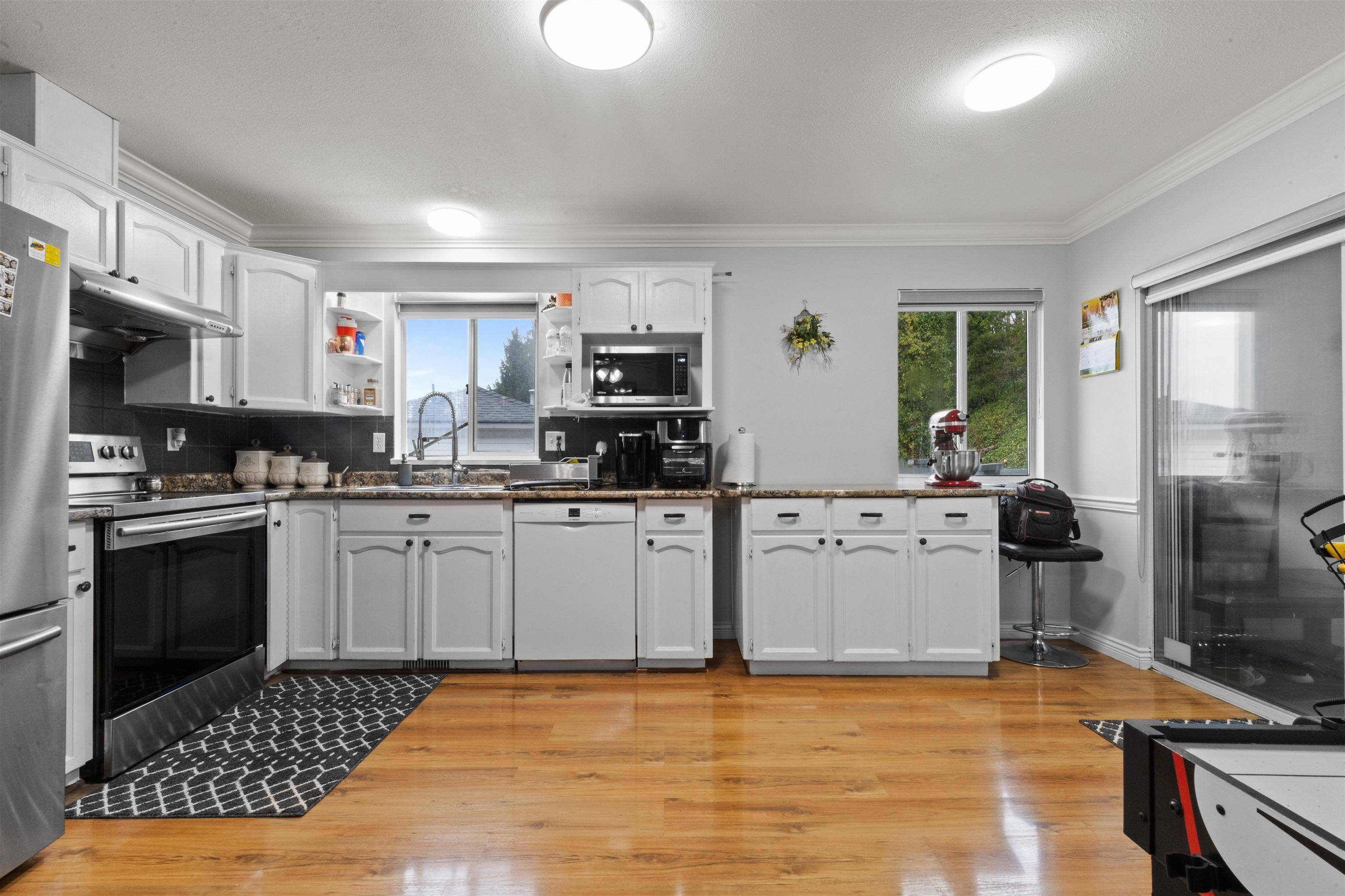 30973 Sandpiper DR Abbotsford, BC V2T 5L6