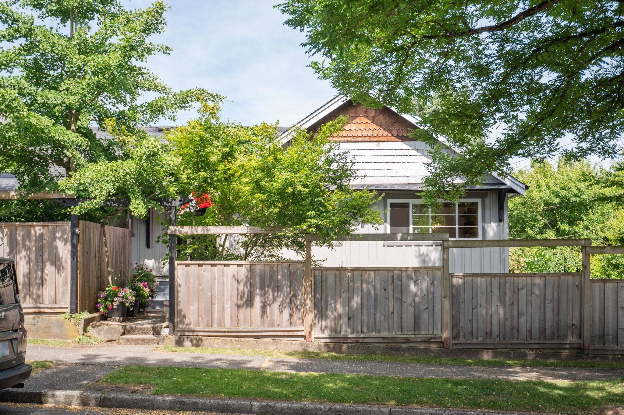 1839 London ST, New Westminster, BC V3M 3E2