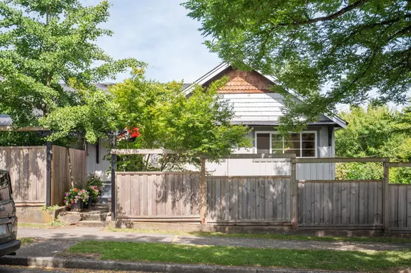 1839 London ST, New Westminster, BC V3M 3E2