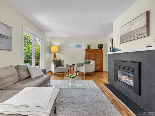 North Vancouver, BC V7P 2W7,2433 Philip AVE
