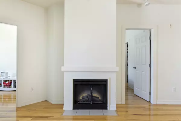 Surrey, BC V3T 0C6,10237 133 ST #212