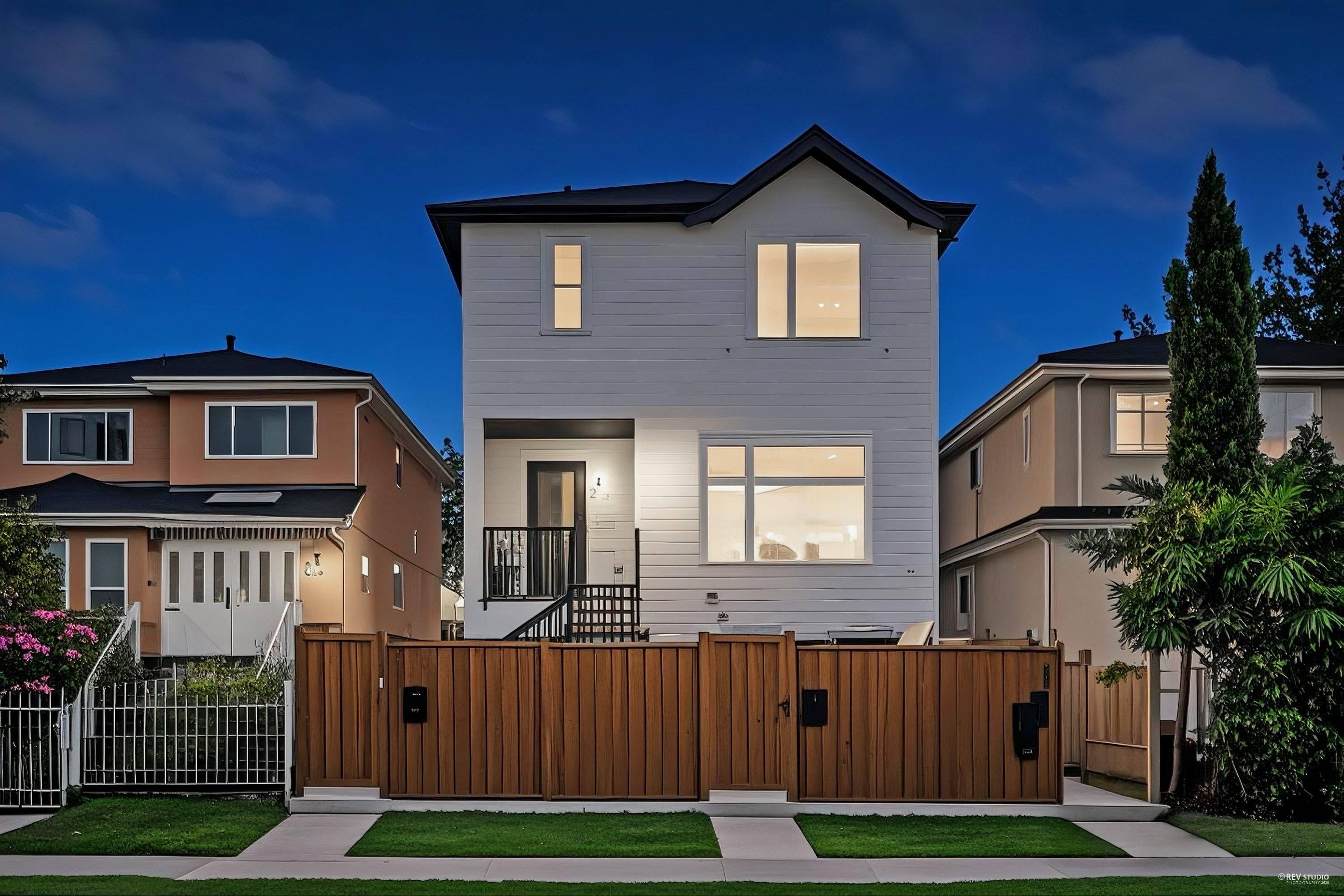 2512 E 22 AVE #2, Vancouver, BC V5M 2X5