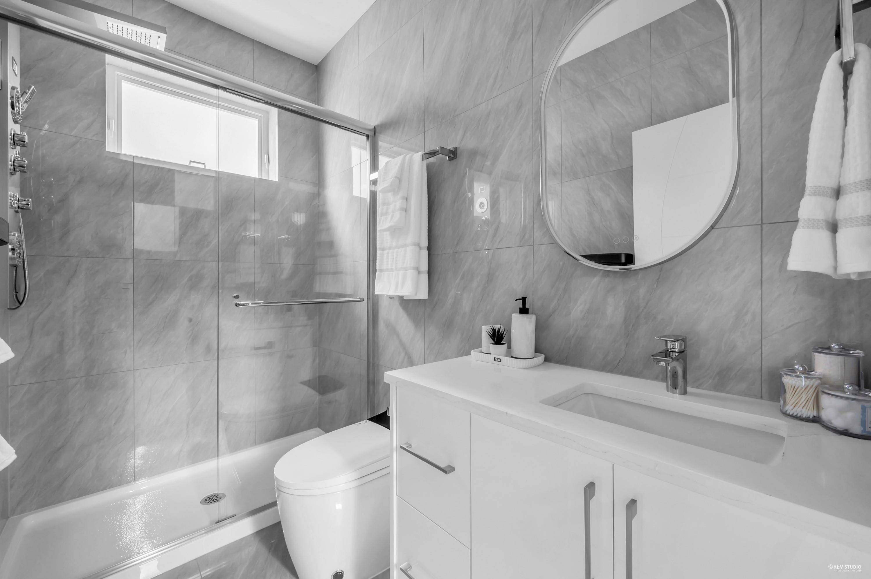 2512 E 22 AVE #2 Vancouver, BC V5M 2X5