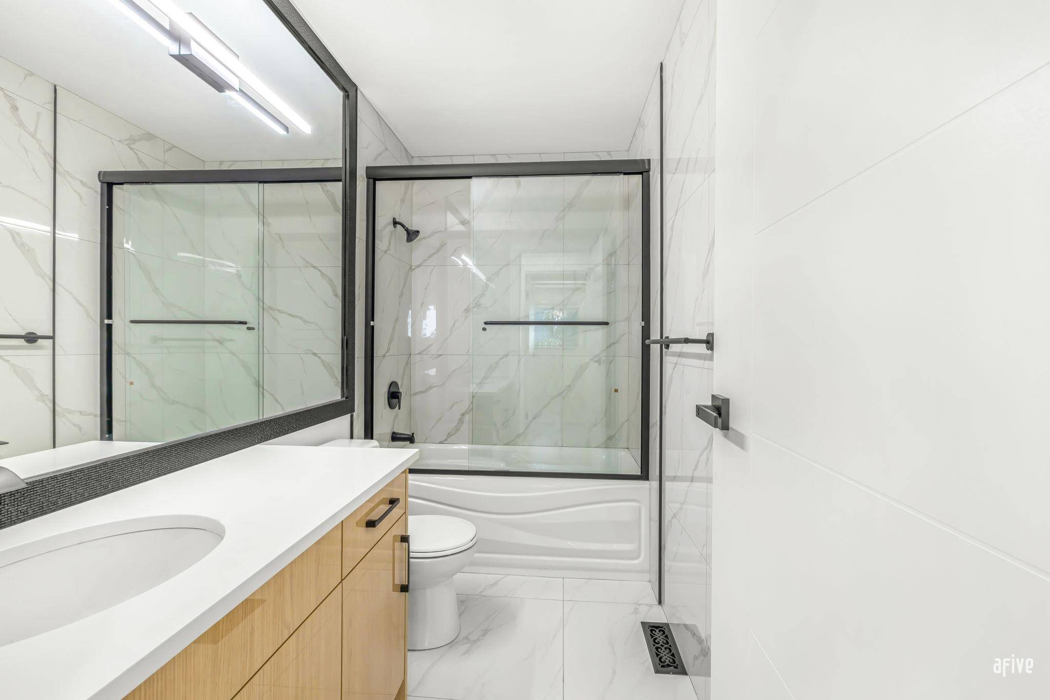 511 Gatensbury ST #108 Coquitlam, BC V3J 5E7