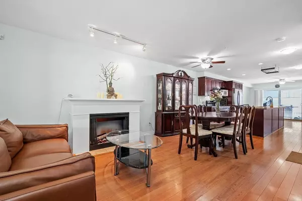 Surrey, BC V4N 5S2,6568 193b ST #15
