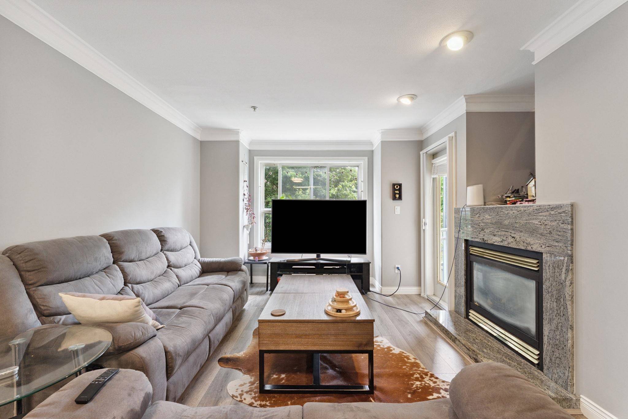 Surrey, BC V3W 1J2,8115 121a ST #211