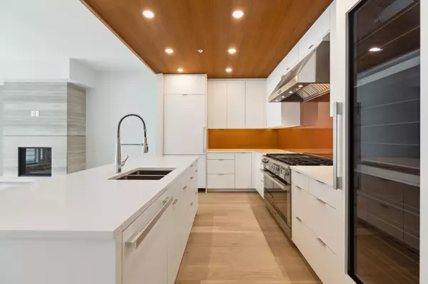West Vancouver, BC V7W 0A4,6707 Nelson AVE #503