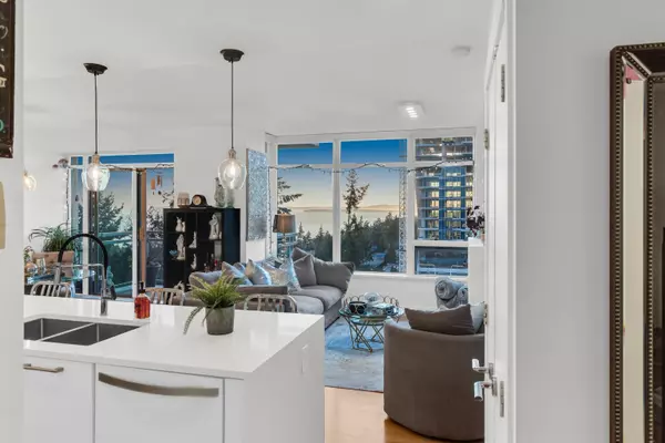 White Rock, BC V4B 0A3,15152 Russell AVE #1203