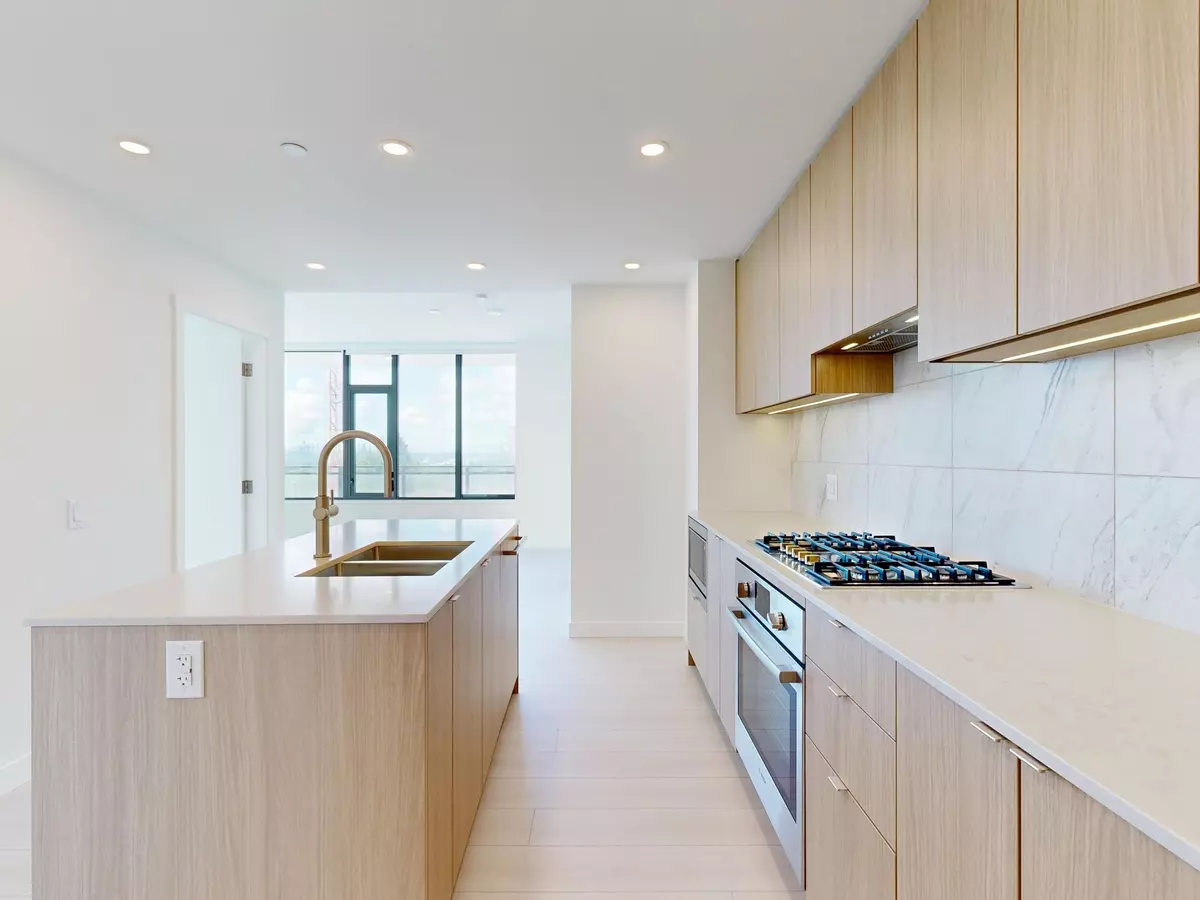 Coquitlam, BC V3J 3T4,626 Claremont ST #902