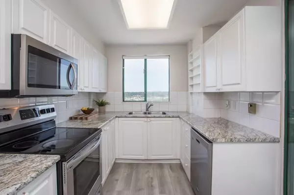 New Westminster, BC V3L 5N9,410 Carnarvon ST #PH1