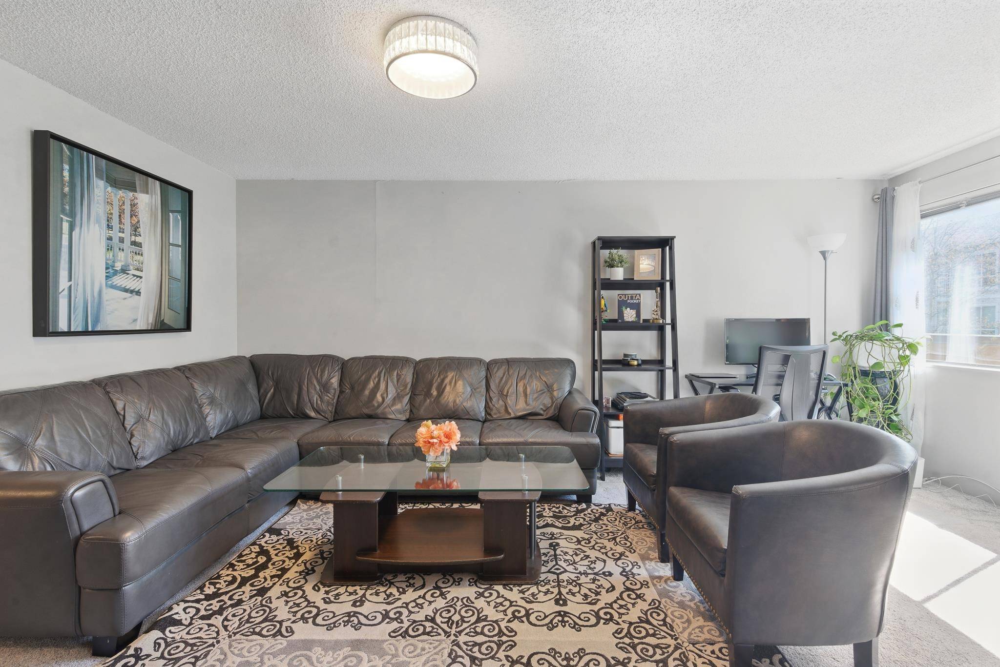 Richmond, BC V6Y 3E6,7297 Moffatt RD #215