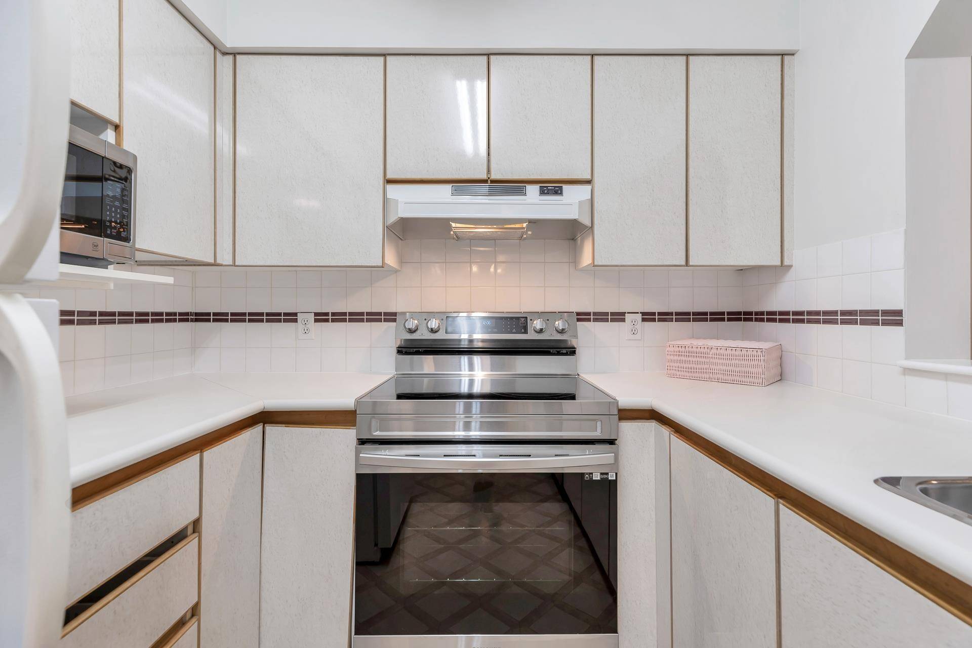3770 Manor ST #107 Burnaby, BC V5G 4T5