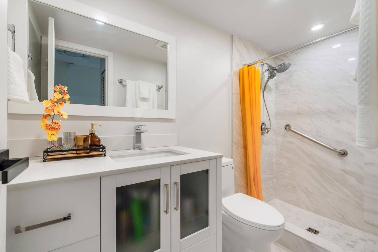 1568 W 12th AVE #4A Vancouver, BC V6J 2E1