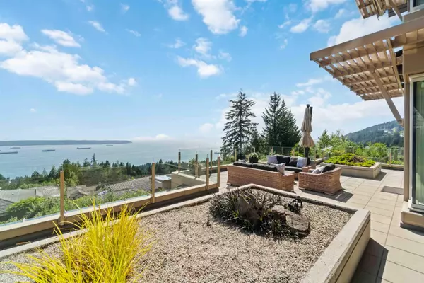 West Vancouver, BC V7S 0A1,2535 Garden CT #304