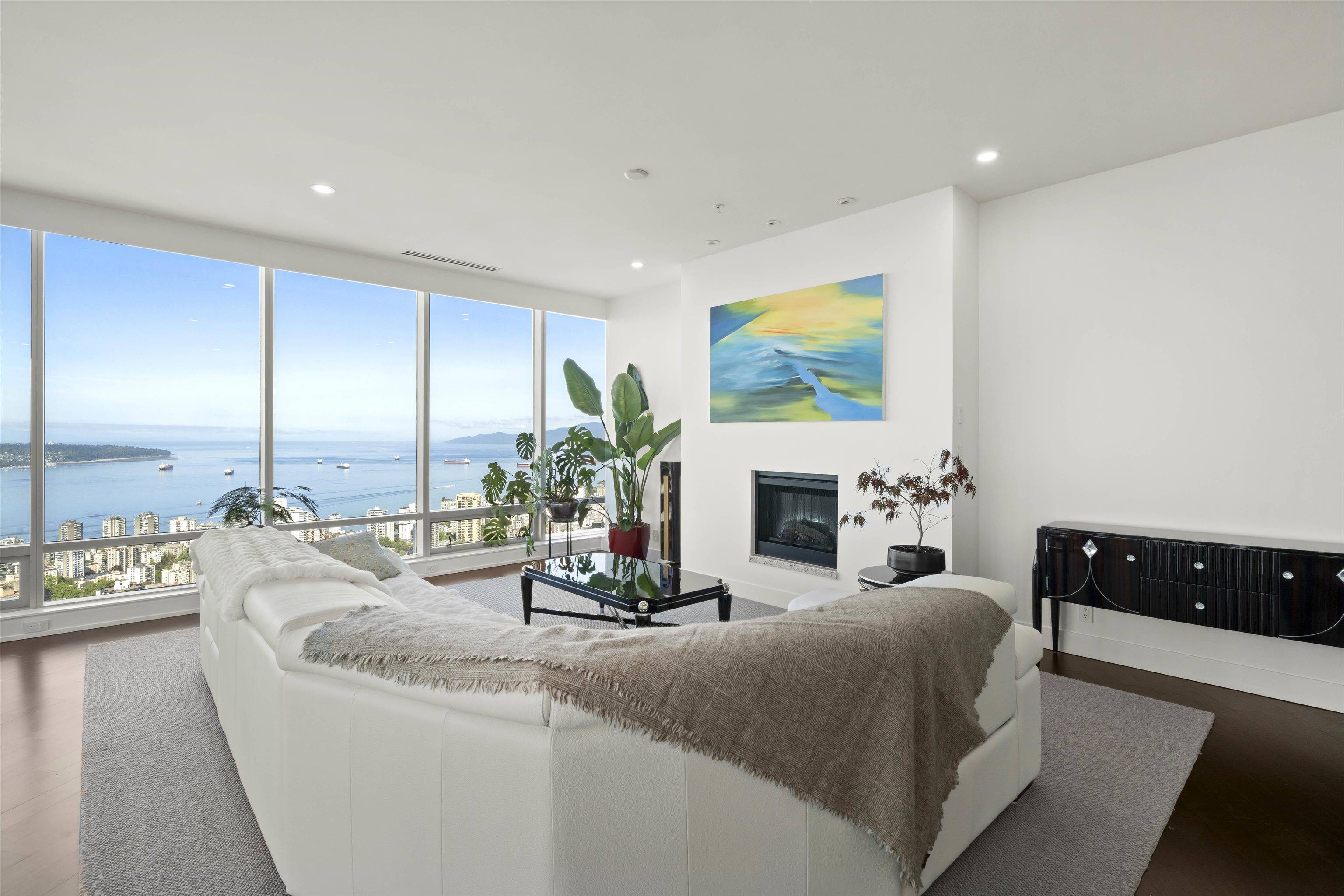 1128 W Georgia ST #5704, Vancouver, BC V6E 0A8