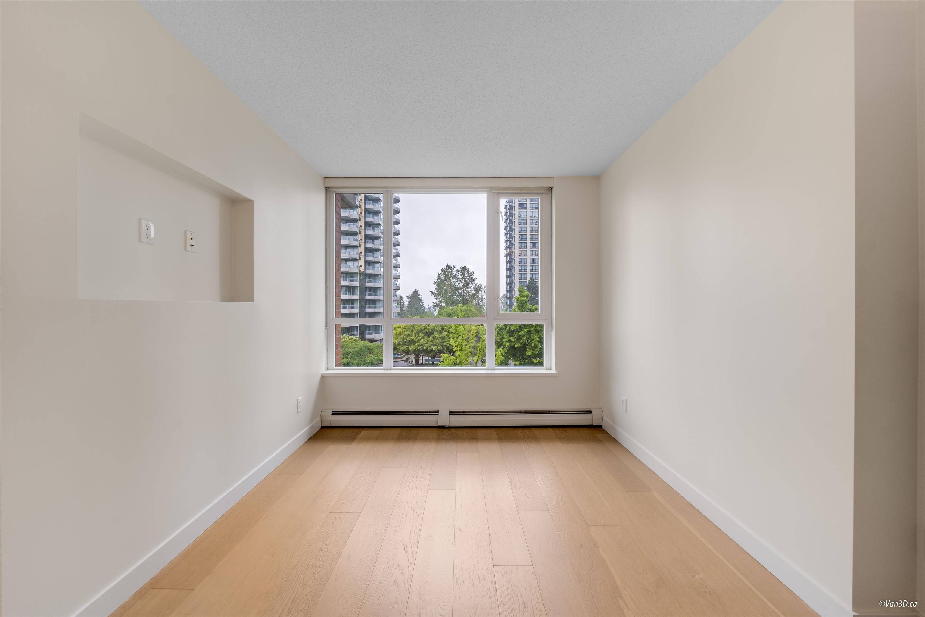 13380 108 AVE #401 Surrey, BC V3T 0E7
