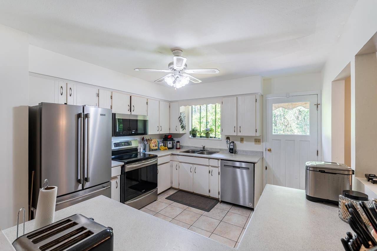 13575 Crestview DR Surrey, BC V3R 6V6