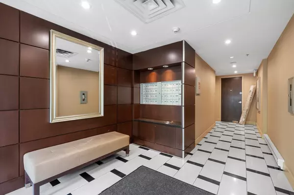 Burnaby, BC V5A 4X9,9300 University CRES #902