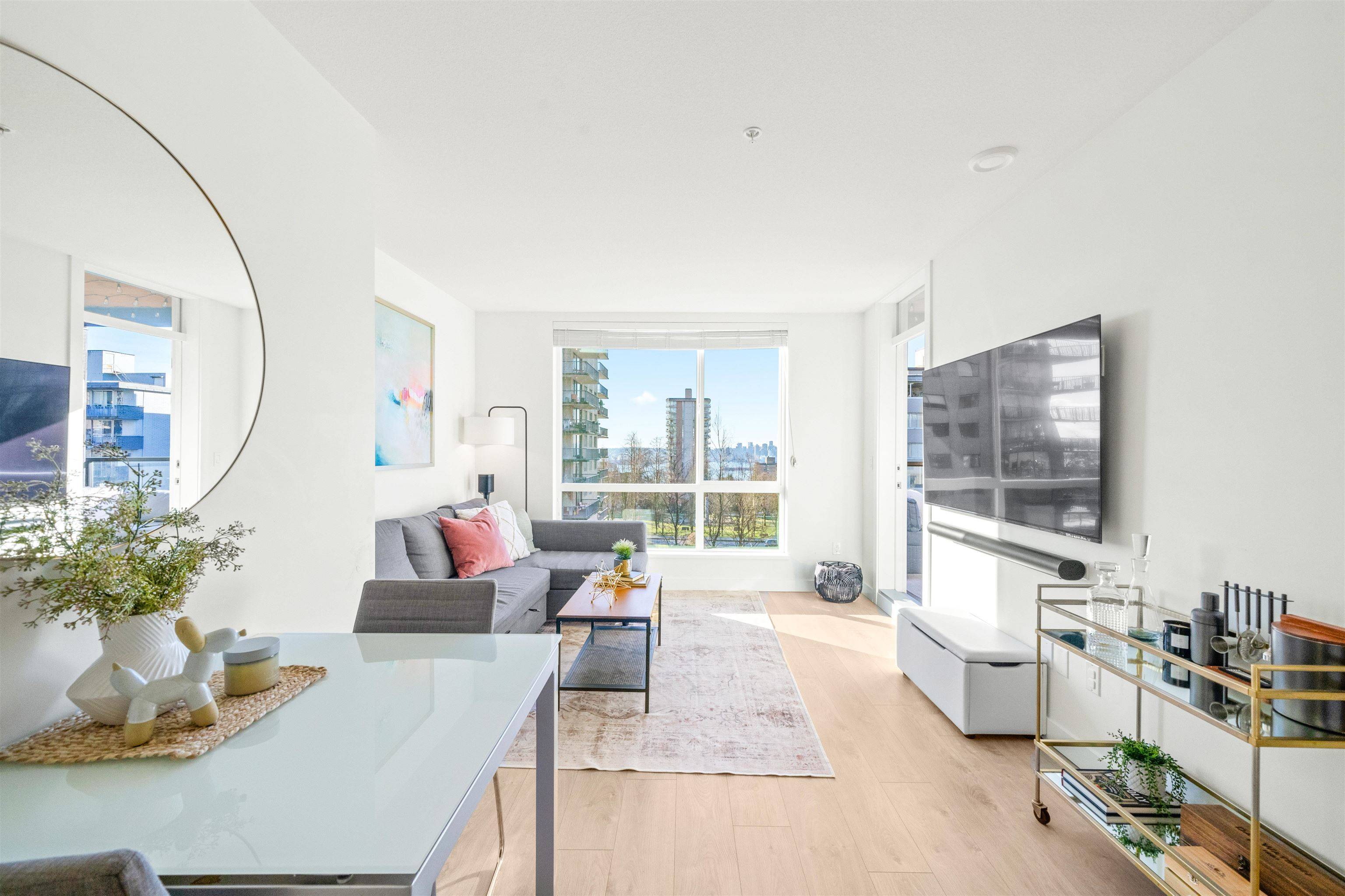 108 E 8th ST #304, North Vancouver, BC V7L 0H1