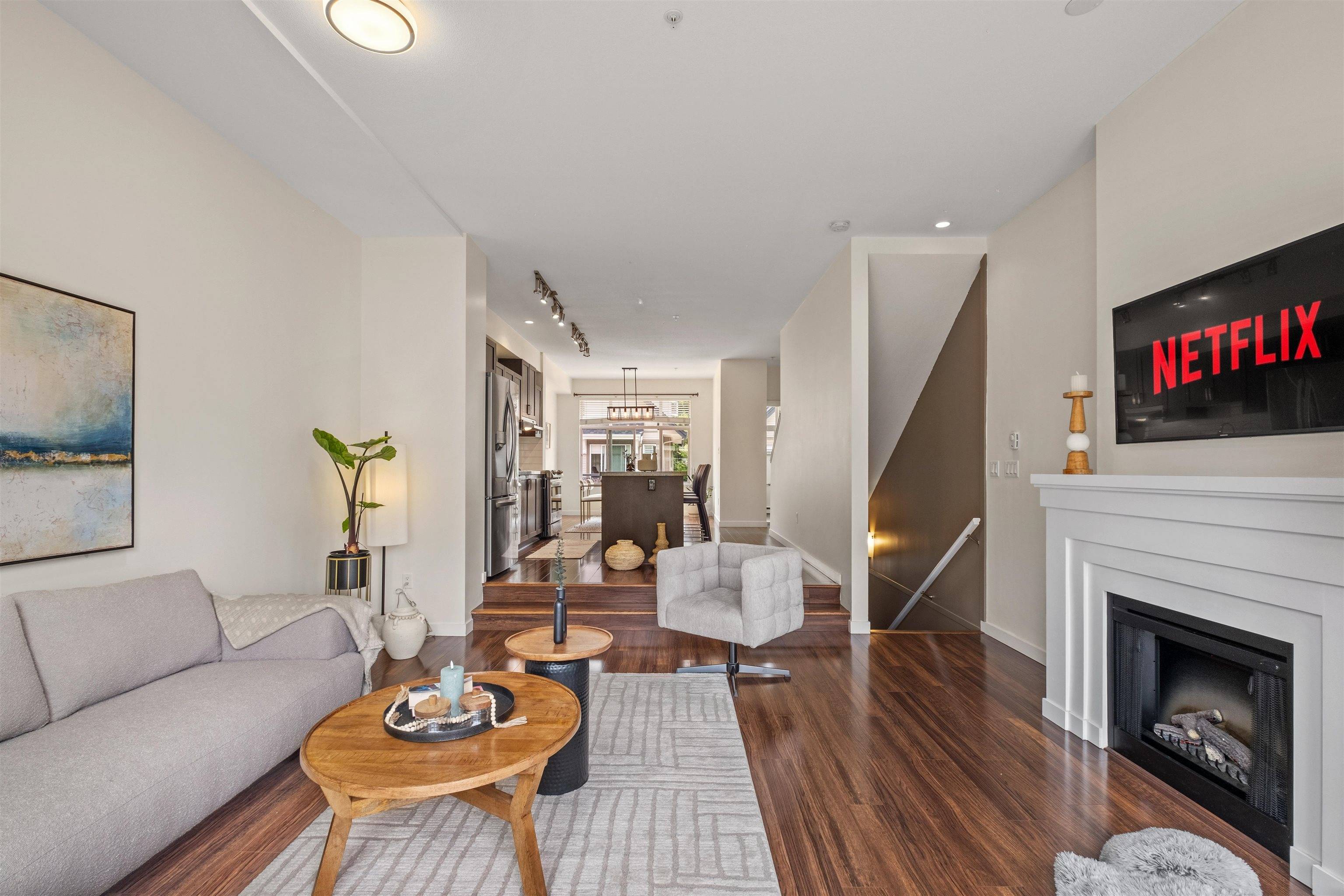 North Vancouver, BC V7J 0A5,713 Premier ST